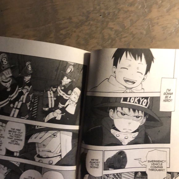 Fire Force volumes 1-2 - Picture 2 of 3